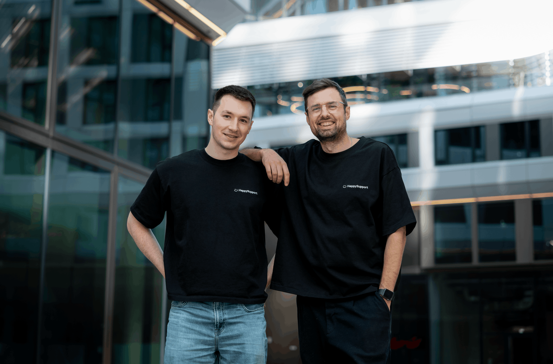 Das HappySupport-Gründerteam nach dem Abschluss der Pre-Seed-Runde